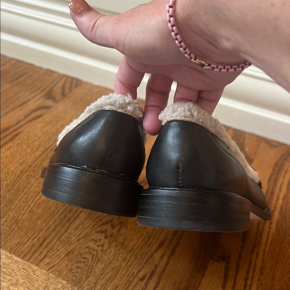 Ann Taylor Sherpa penny loafer. Pristine condition. Size 10 - Picture 6 of 10